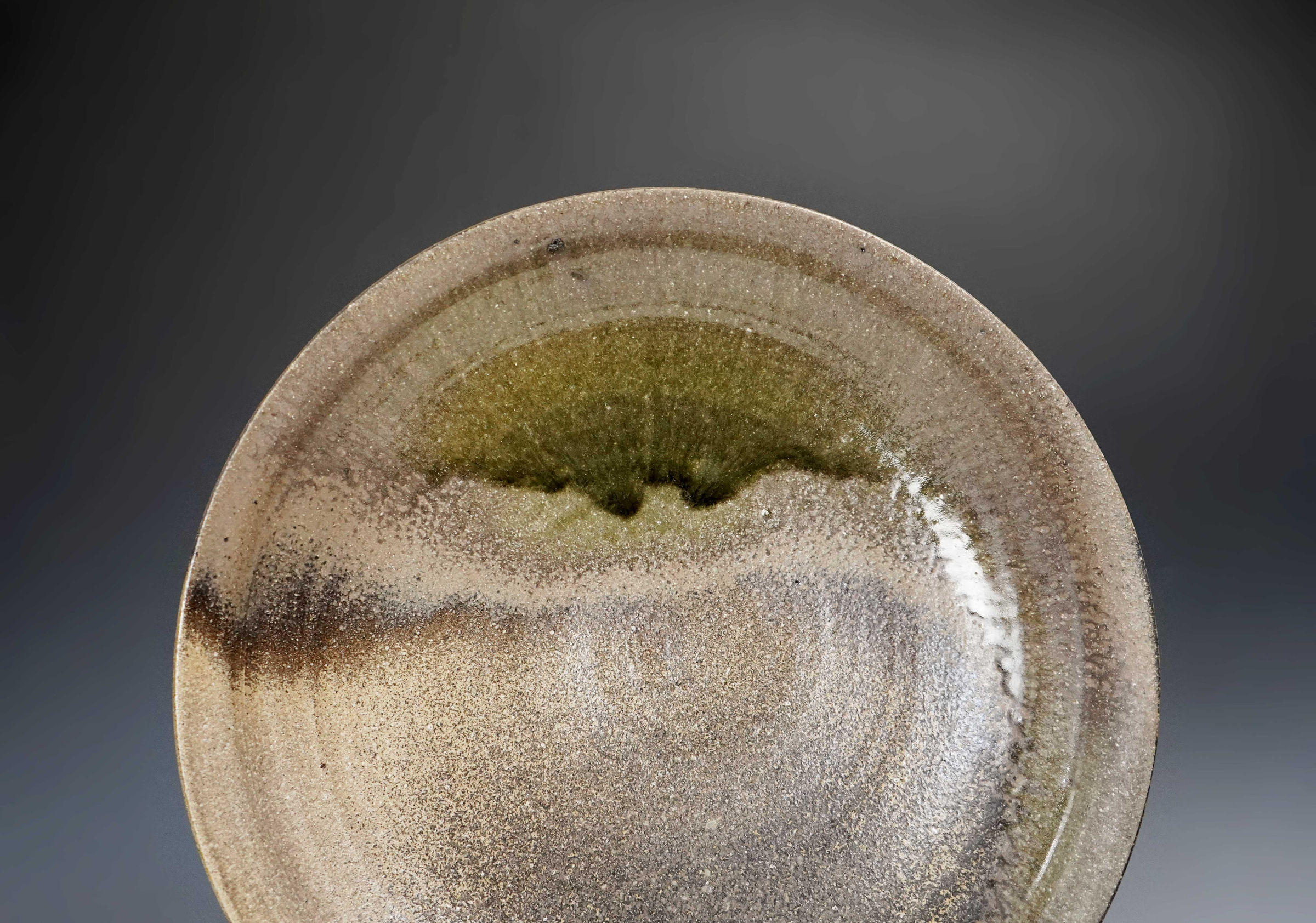 Takeuchi Kimiaki 竹内公明, Large Tokanome Plate 灰釉大皿 | Dai