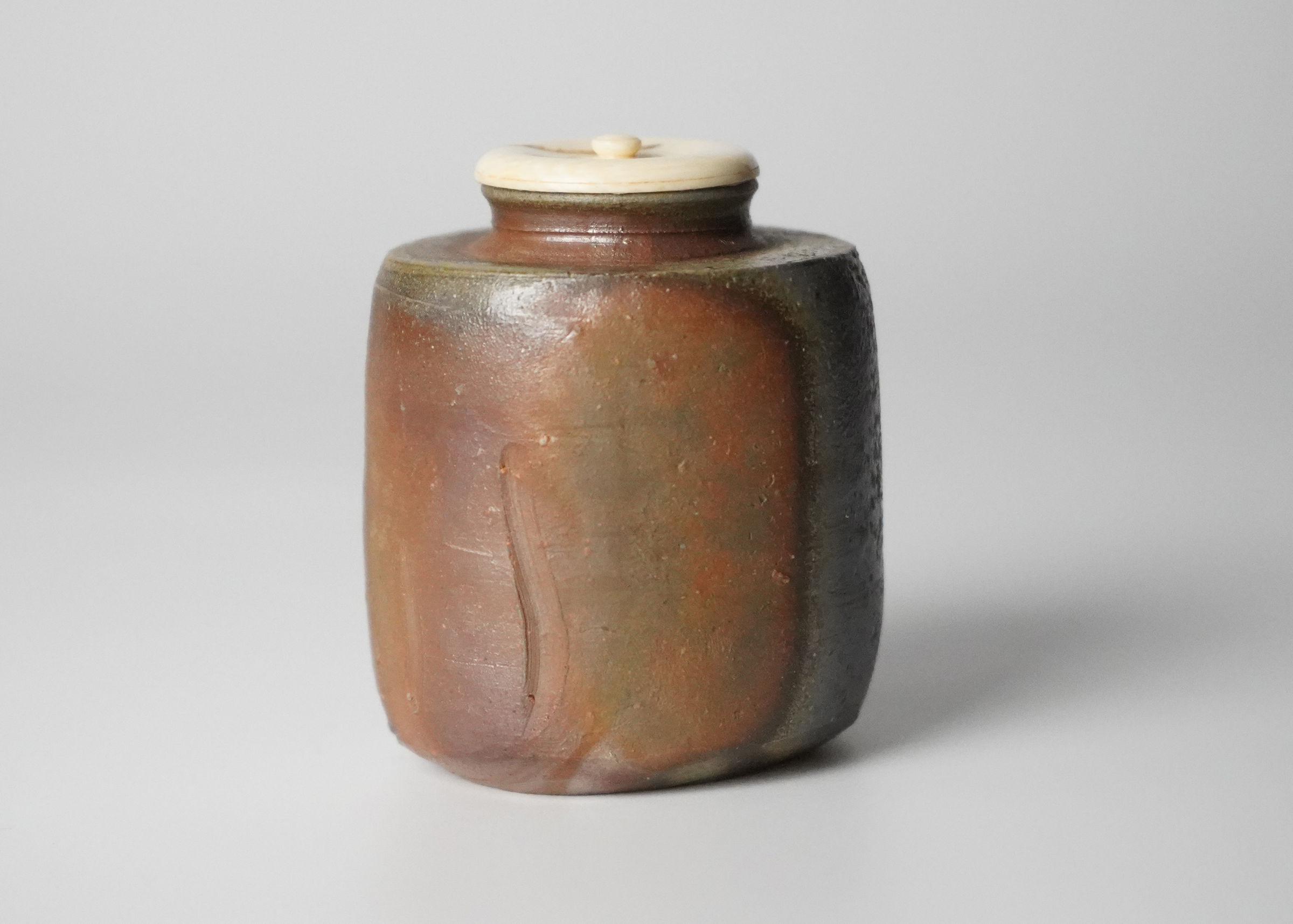 Isezaki Jun 伊勢崎淳, Bizen Tea Caddy 備前扁衛茶入 | Dai Ichi Arts