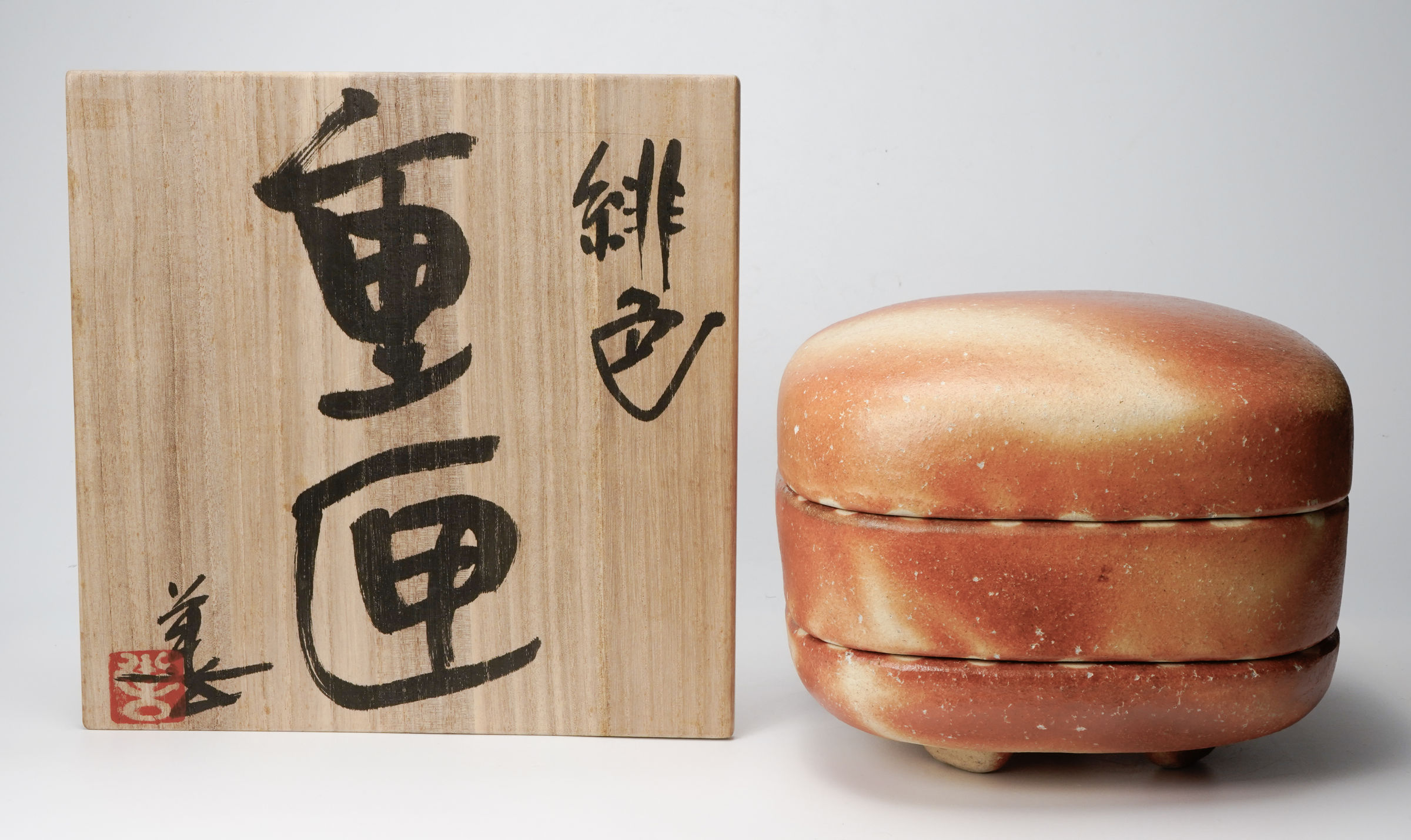 Hasu Yoshitaka 蓮善隆, Tiered ash glazed box | Dai Ichi Arts