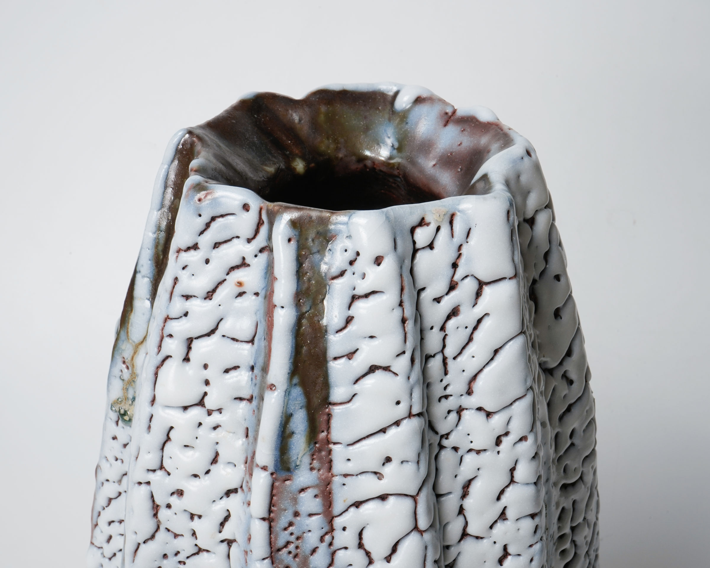 KATO Toyohisa 加藤土代久, Gray Shino Flower Vessel 鼠志野花器| Dai