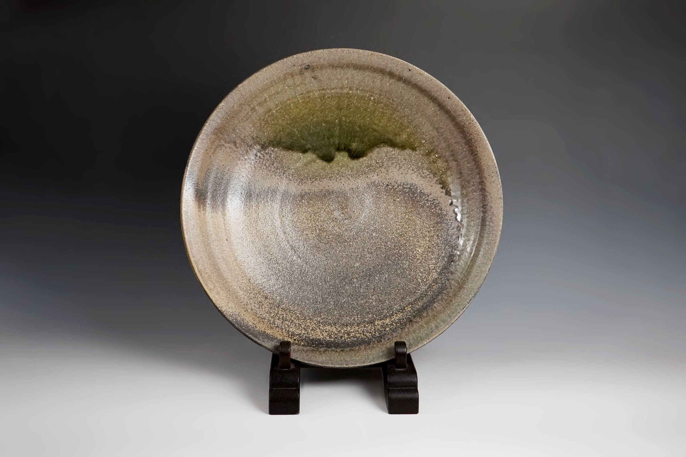 Takeuchi Kimiaki 竹内公明, Large Tokanome Plate 灰釉大皿 | Dai