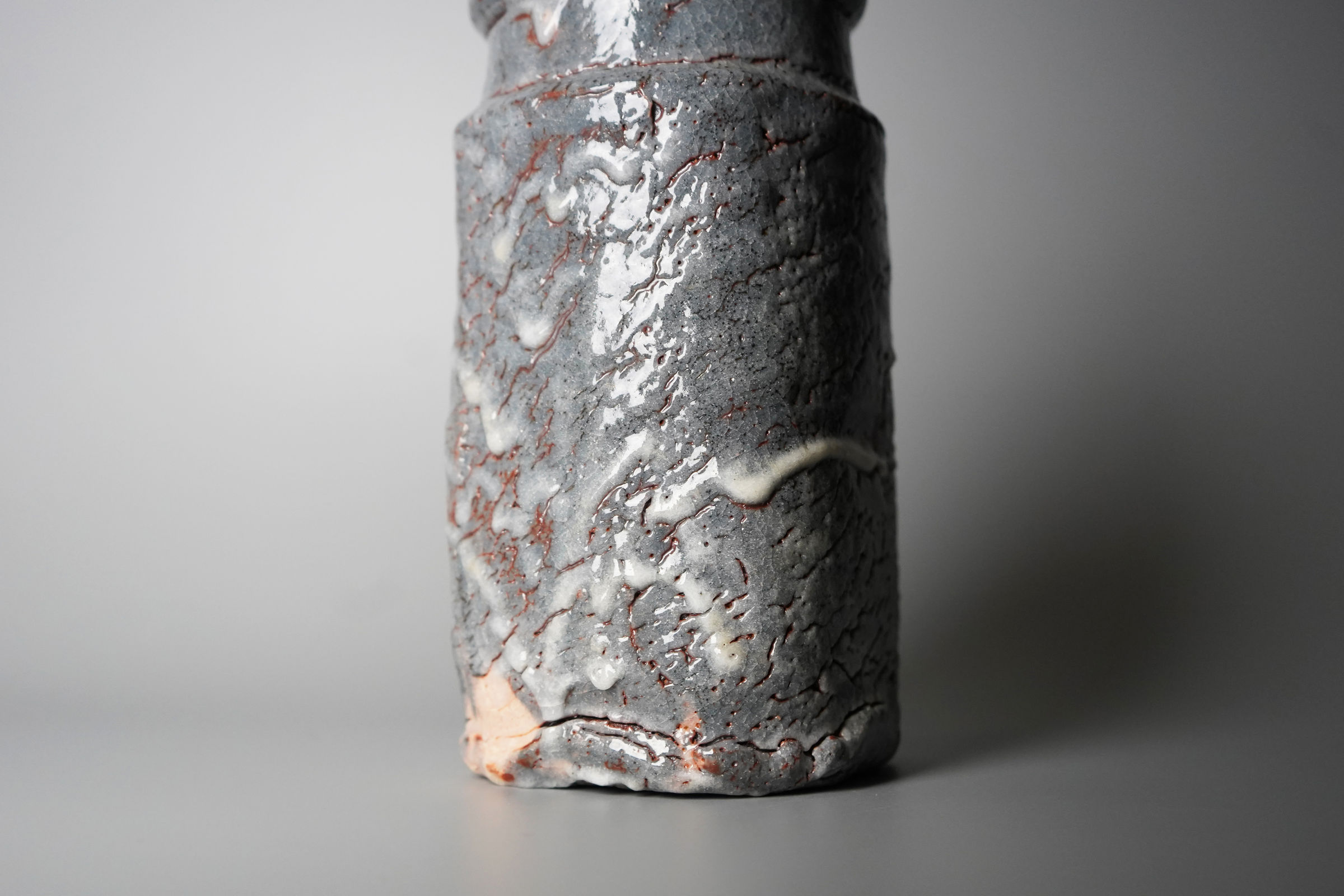 Wakao Toshisada 若尾利貞, Gray Shino 