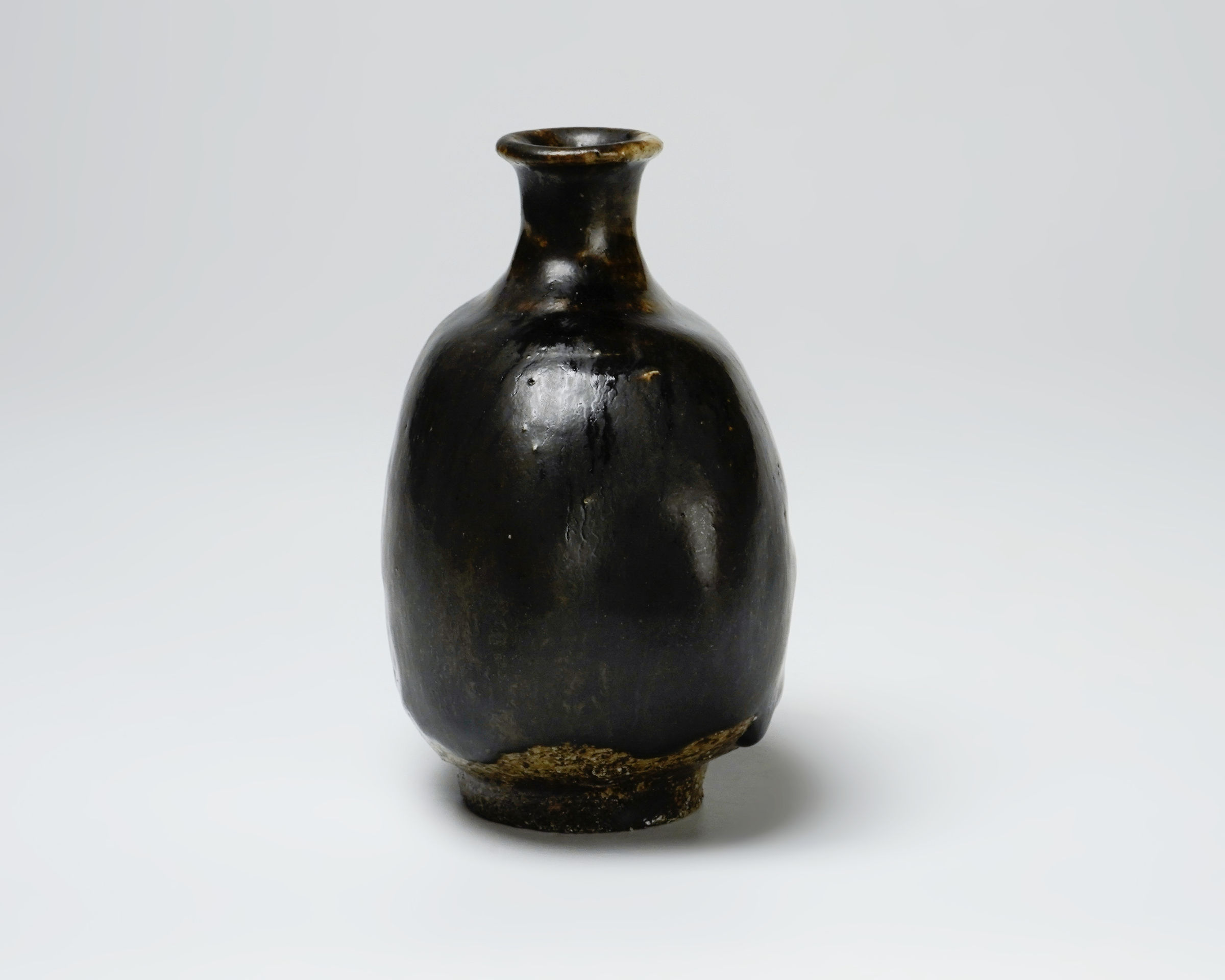 Ikenishi Go 池西剛, Black Korai Flat Tokkuri with Iron Glaze No.1