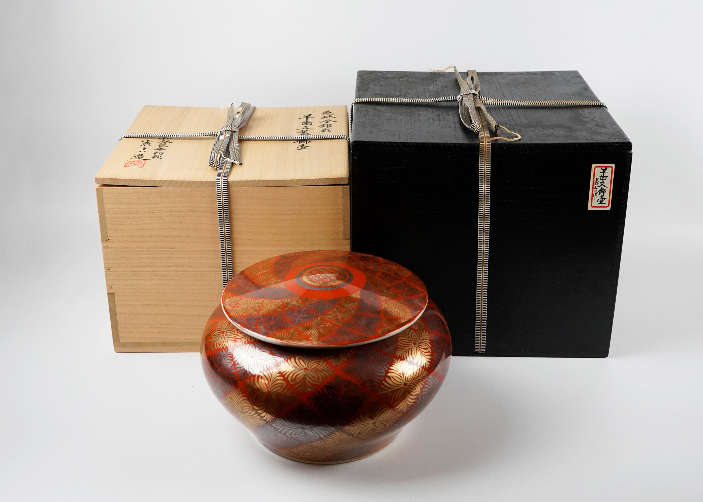 Tomimoto Kenkichi 富本憲吉, 色地金銀彩 羊歯文蓋付飾壷 | Dai Ichi