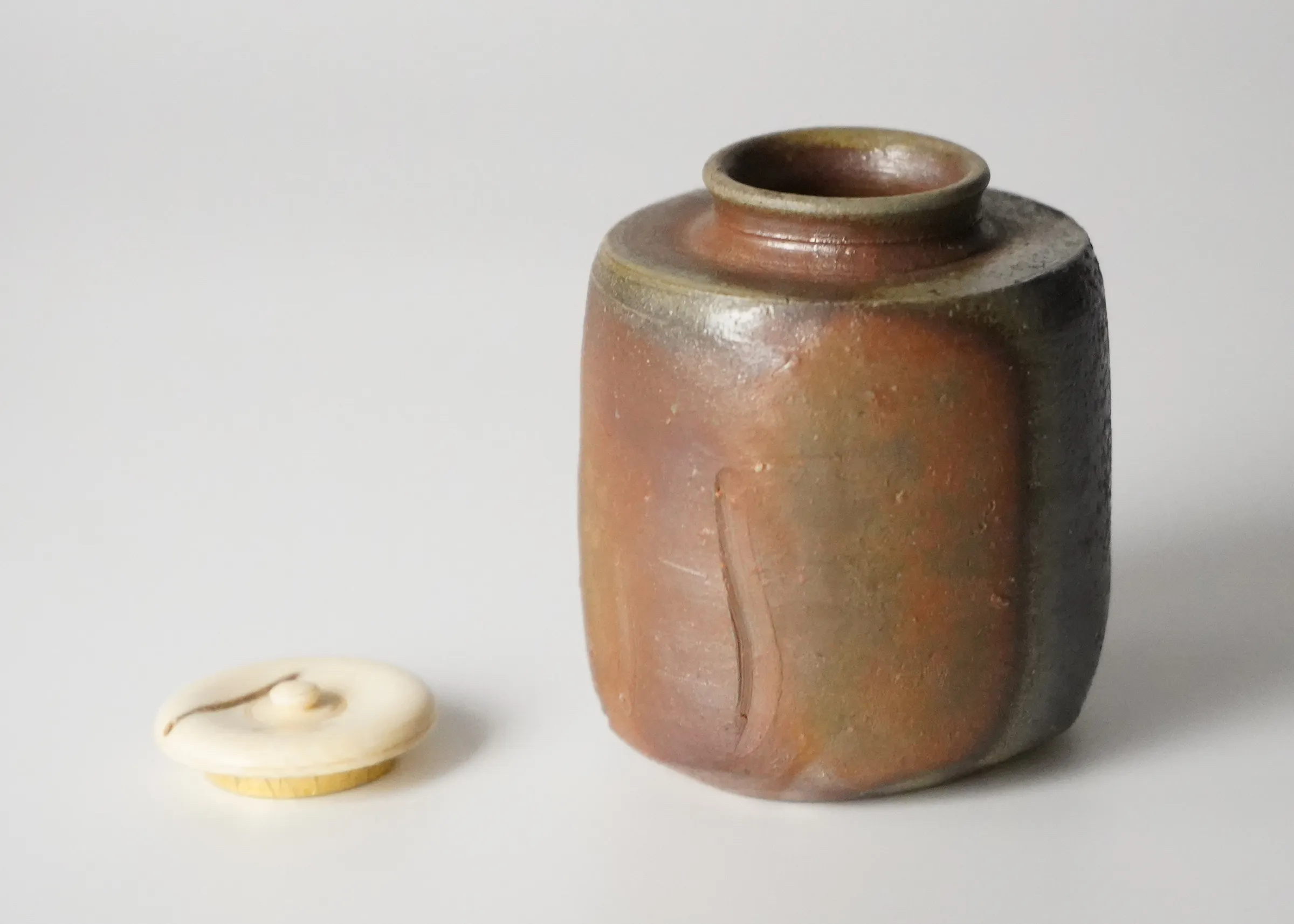Isezaki Jun 伊勢崎淳, Bizen Tea Caddy 備前扁衛茶入 | Dai Ichi Arts