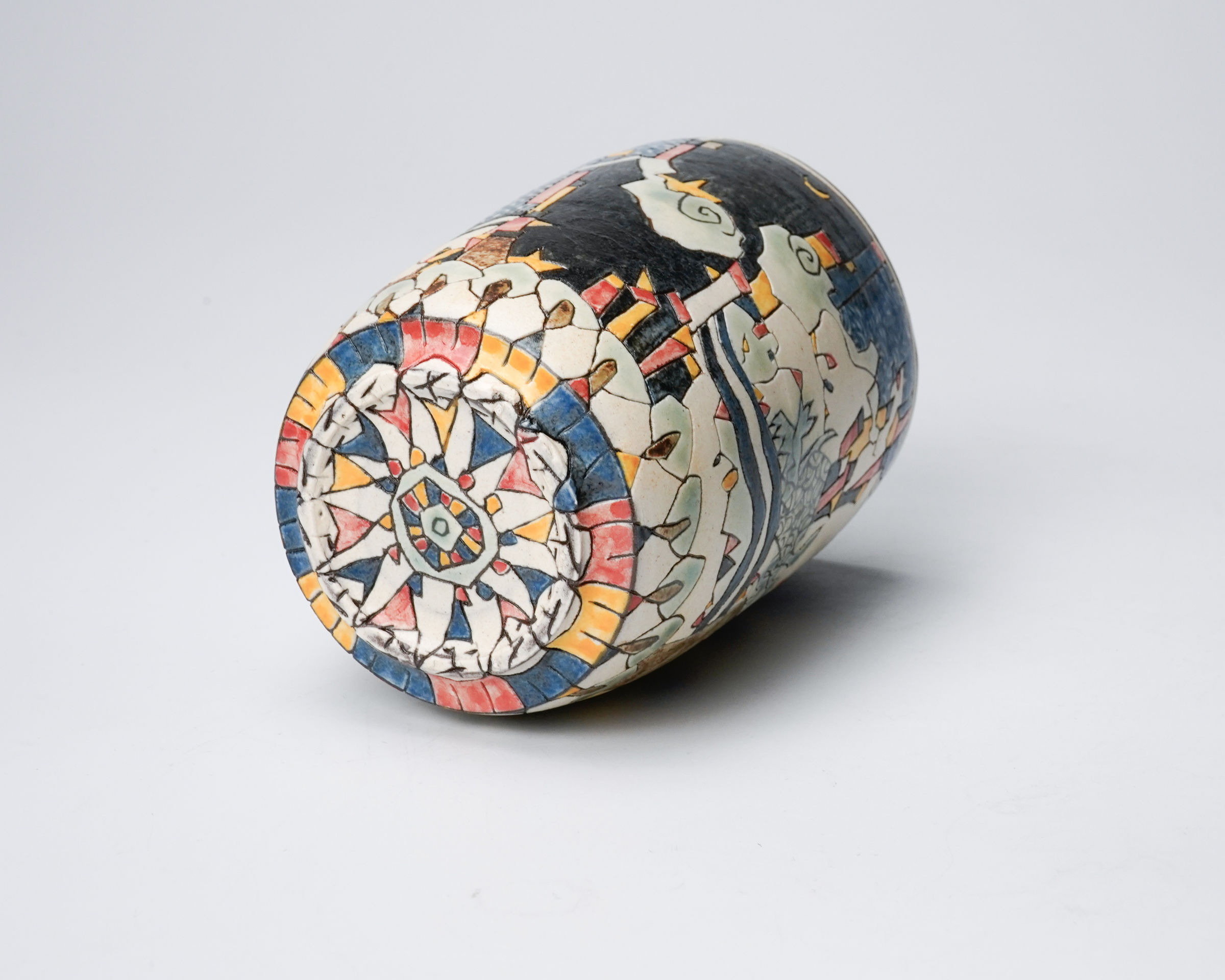 KOMAGO Tetsutarou 小孫哲太郎, No.22 Polychrome Yunomi with Carved