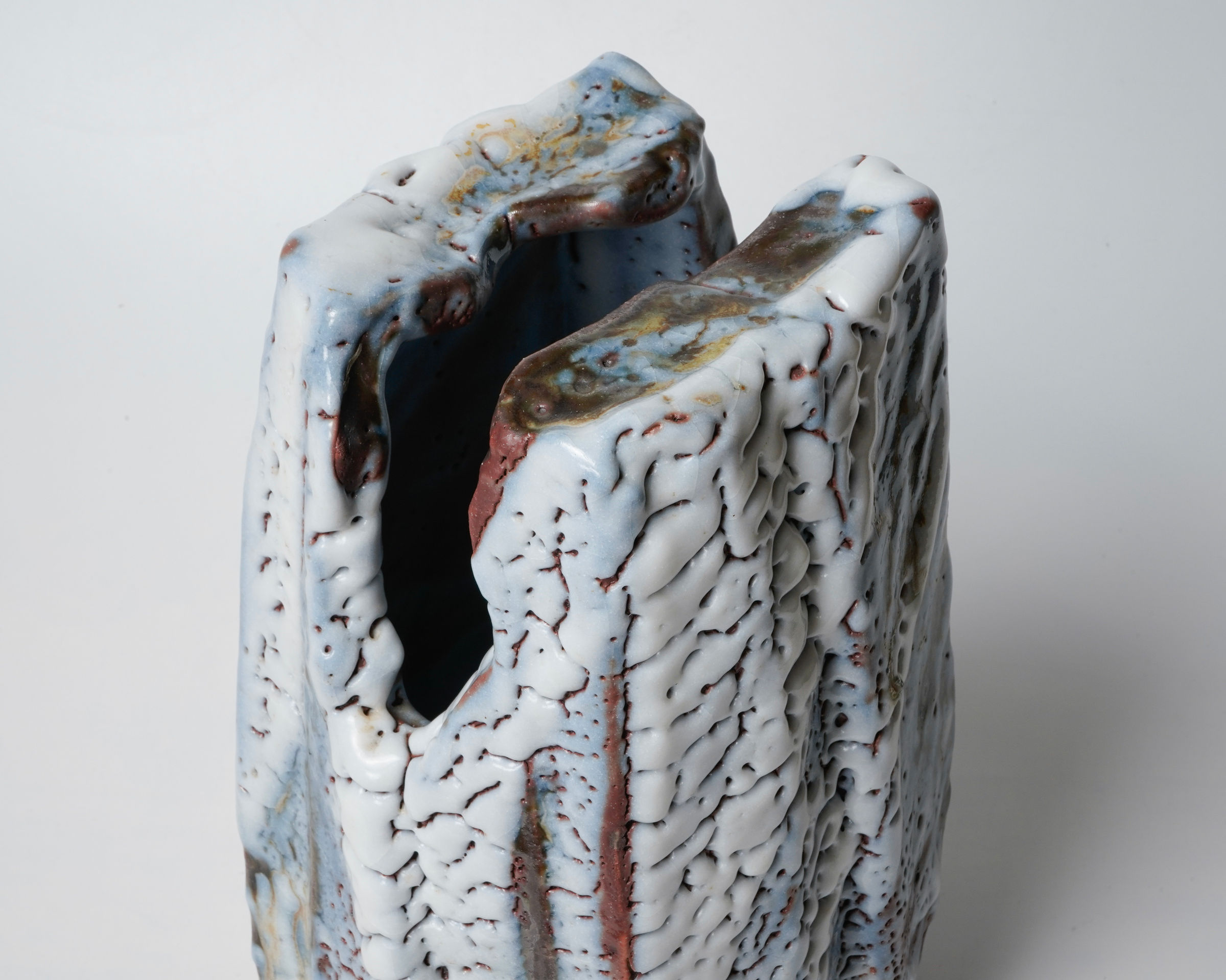 KATO Toyohisa 加藤土代久, Gray Shino Flower Vase 鼠志野花入 | Dai