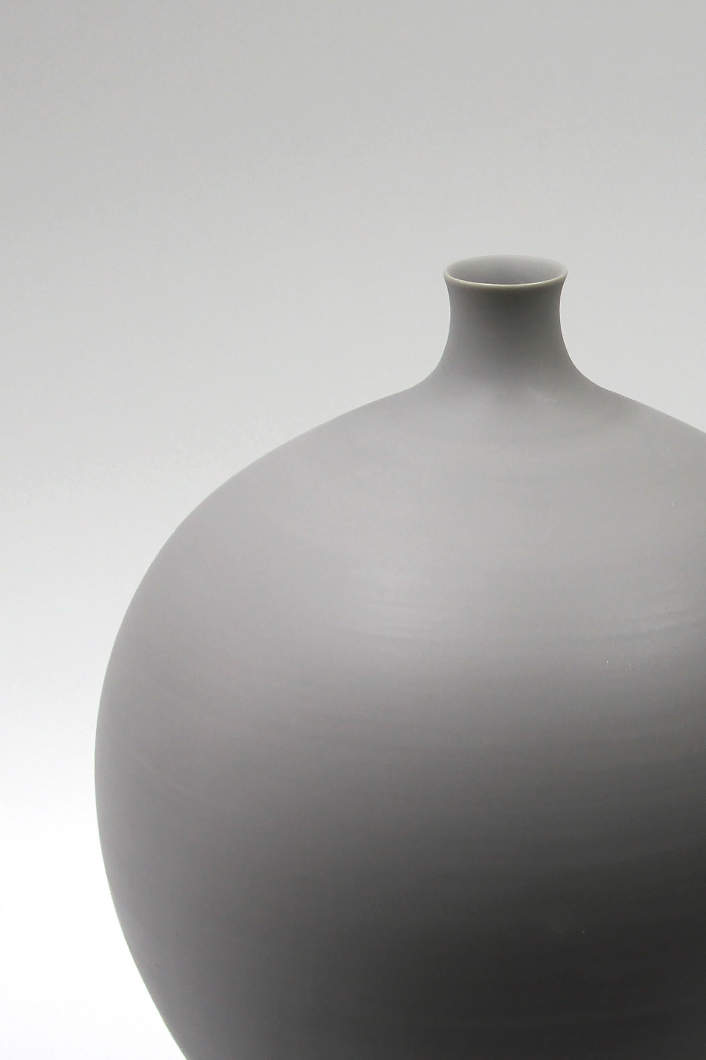Kiyoko Morioka, 'Heishi' Flower Vase - 瓶子型花器| Ippodo Gallery