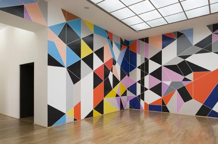 2021年,莫里斯将在德国汉堡Deichtorhallen举办大型回顾展。此前她在世界多国重量级美术馆大范围举办过个展,其中包括圣保罗艺术博物馆(2020)、北京尤伦斯当代艺术中心(2018)、芬兰埃斯波现代艺术博物馆(2017)、奥地利维也纳美术馆(2016)、比利时鲁汶M博物馆(2015)、德国不来梅美术馆(2013)、美国俄亥俄州立大学卫克斯那艺术中心(哥伦布,2012)、德国北莱茵—威斯特法伦州艺术品收藏馆(杜塞尔多夫,2010)、德国法兰克福现代艺术博物馆(2009)、意大利博洛尼亚现代艺术博物馆(2009)、德国伦巴赫之家市立博物馆(慕尼黑,2008)、瑞士贝耶勒基金会美术馆(巴塞尔,2008)、荷兰博伊曼斯·范伯宁恩美术馆(鹿特丹,2006)、奥地利格拉茨现代美术馆(2005)、巴黎东京宫(2005)、斯德哥尔摩当代美术馆(2005)、哥本哈根艺术协会(2004)、汉堡火车站当代艺术博物馆(柏林,2001)、苏黎世艺术博物馆(2000)、牛津现代艺术博物馆(1999)。