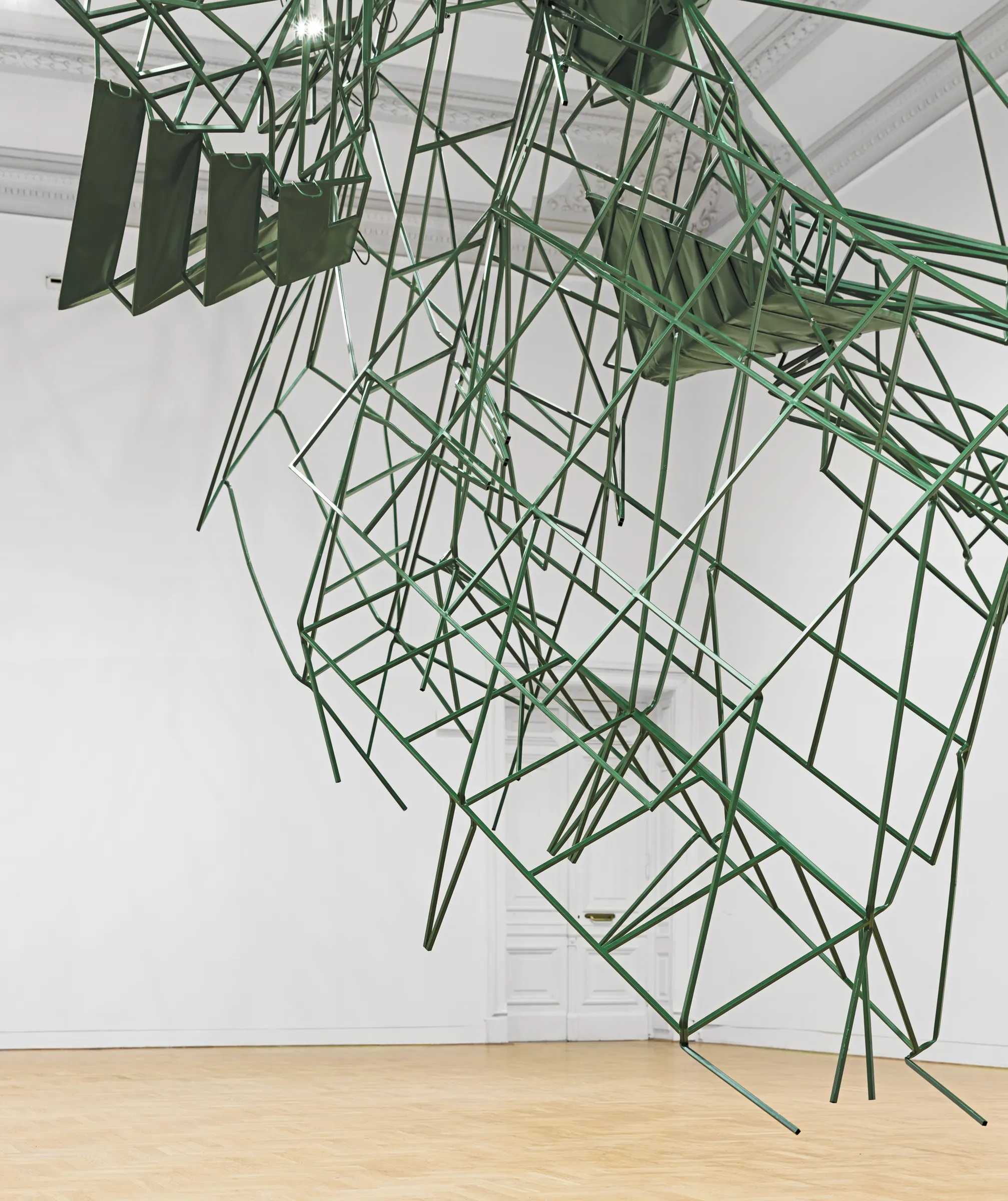 索斯诺斯卡在过去20年中广泛展出，主要个展有：华沙国家美术馆（Zachęta，2020年）、萨尔布吕肯现代美术馆（Saarlandmuseum Moderne Galerie，2020年）、莫斯科车库当代艺术博物馆（2020年）、格拉斯哥现代学院（2019年）、瑞士苏施博物馆 (Muzeum Susch，2017) 、东京 银座(Ginza Maison Herm&egrave;s ，2015) 、葡萄牙波尔图当代美术馆（Museum of Contemporary Art, Porto 2015) 、 墨尔本澳大利亚当代艺术中心 (ACCA, Melbourne...