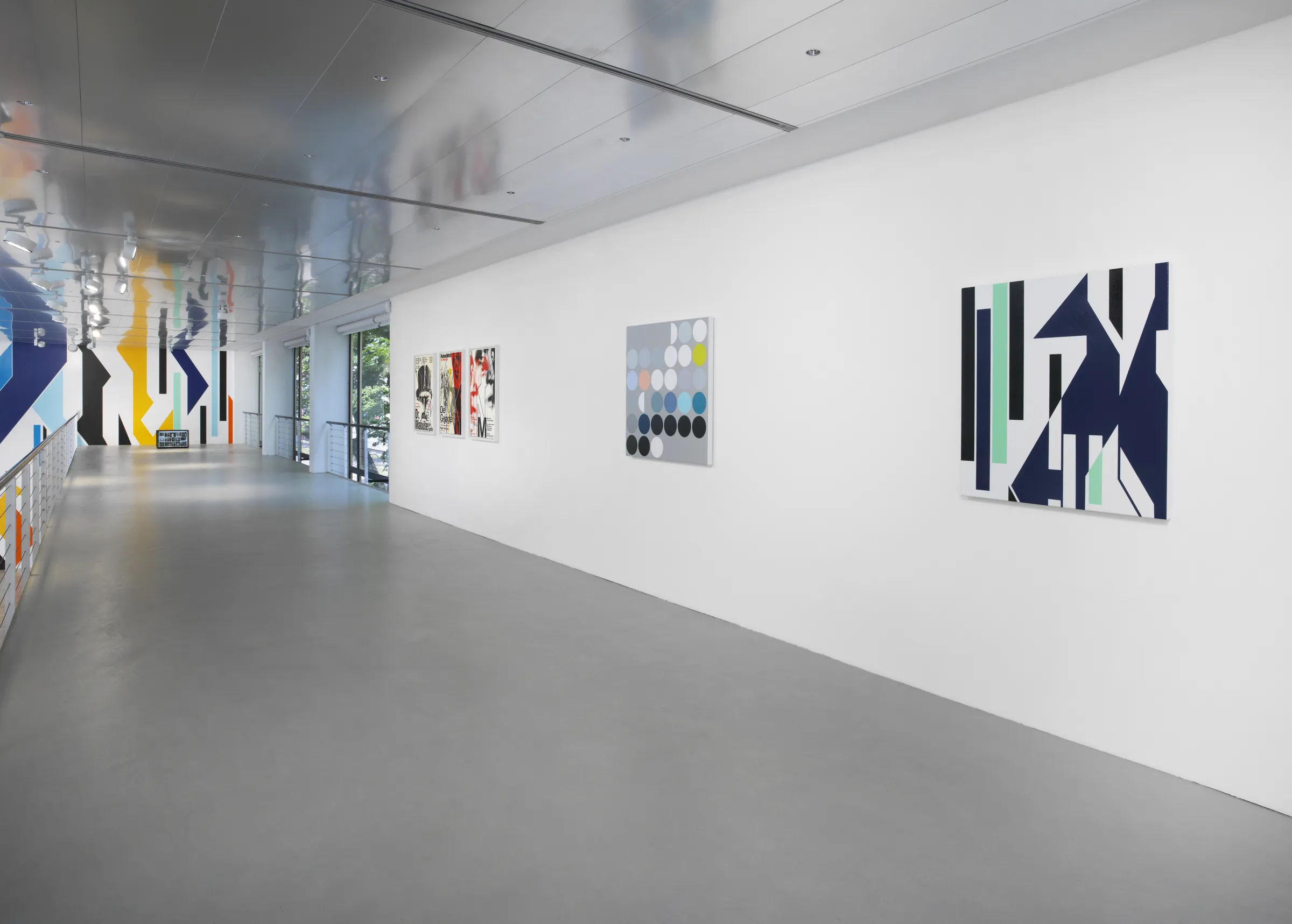 她的作品被许多公共机构永久收藏,其中包括纽约的所罗门-R-古根海姆博物馆和纽约现代艺术博物馆、巴黎蓬皮杜艺术文化中心和路易威登基金会、伦敦泰特现代美术馆、维多利亚与阿尔伯特博物馆、洛杉矶当代艺术博物馆、慕尼黑伦巴赫市立美术馆、迈阿密艺术博物馆、法兰克福现代艺术博物馆、汉堡火车站当代艺术博物馆(柏林)、阿姆斯特丹市立博物馆、旧金山现代艺术博物馆等。