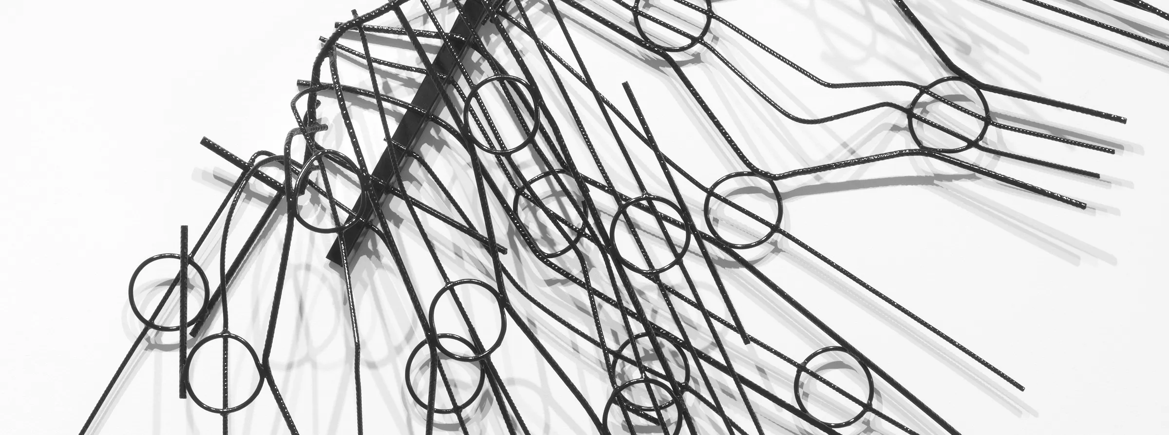 她的群展包括伦敦海沃德画廊（2018年）、伦敦泰特现代美术馆（2017年）、汉诺威Sprengel博物馆（2015年）、辛辛那提当代艺术中心（2014年）、芝加哥当代艺术博物馆（2012年）、巴黎蓬皮杜中心（2010年）等等。2007年，索斯诺斯卡代表波兰参加了第52届威尼斯双年展。