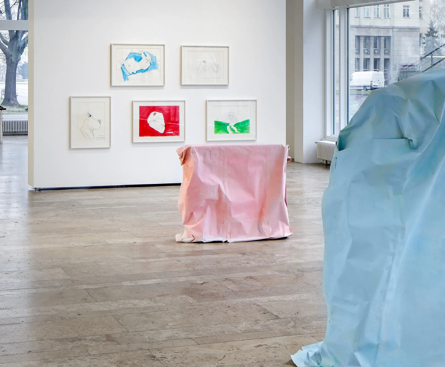 Karla Black Don't Need To Stay, 2014 Polystyrene, sugar paper, chalk, glue 103 x 128.5 x 56 cm 40.5 x 50.5 x 22 inches