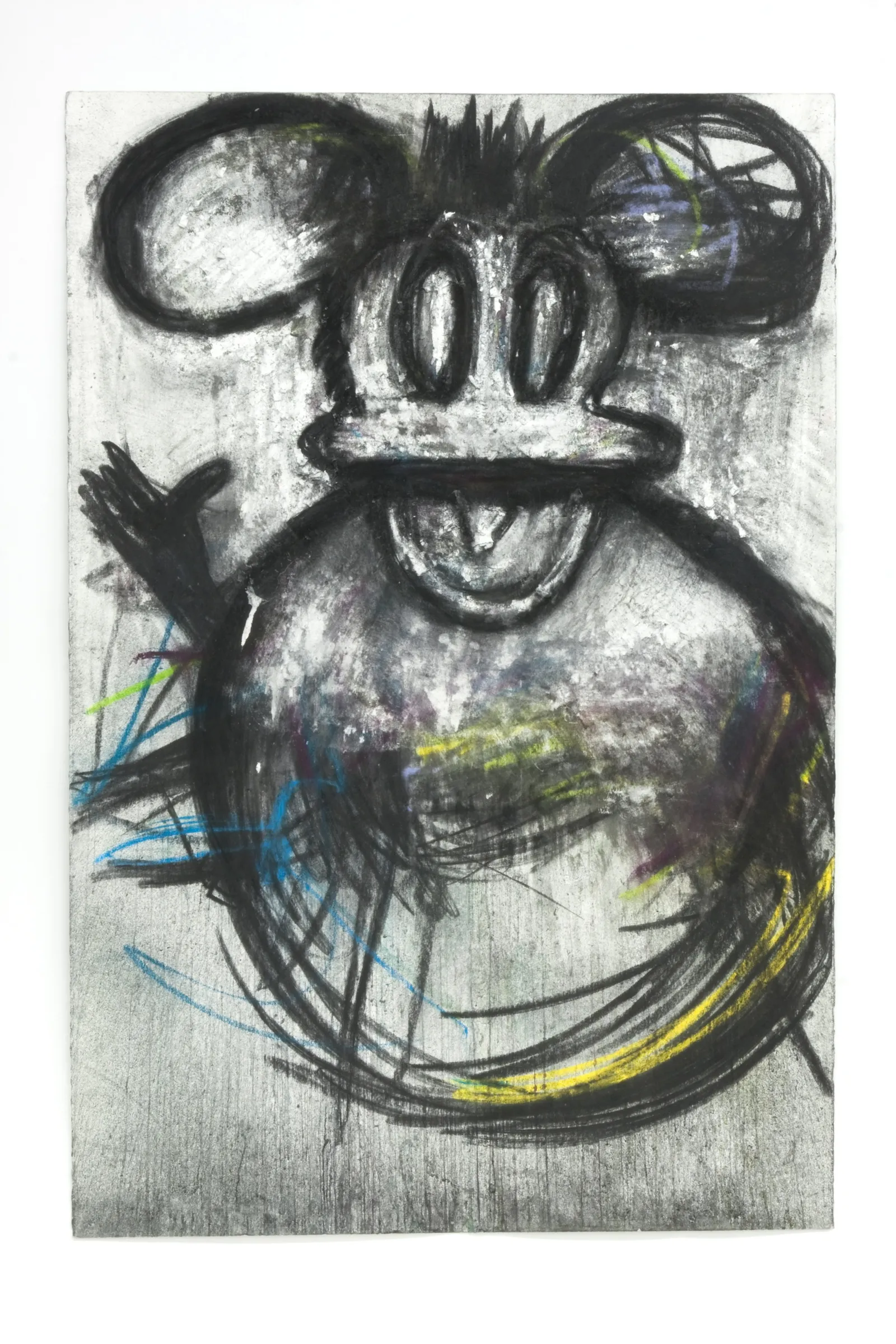 乔伊斯-彭萨托以将大众熟知的流行人物绘制成爆炸性的大型肖像，并同时把他们渲染成即具有喜剧性，又具有威胁性的形象而闻名。她画笔下反复出现的角色包括荷马-辛普森、格劳乔-马克斯、米老鼠，以及一个被艺术家称为 '榨汁机 '的形象。彭萨托愤怒的笔触和流走飞溅的水滴充斥着整个画面，以此把这些画面形象的阴暗面以及复杂的感情彻底地激发了出来。