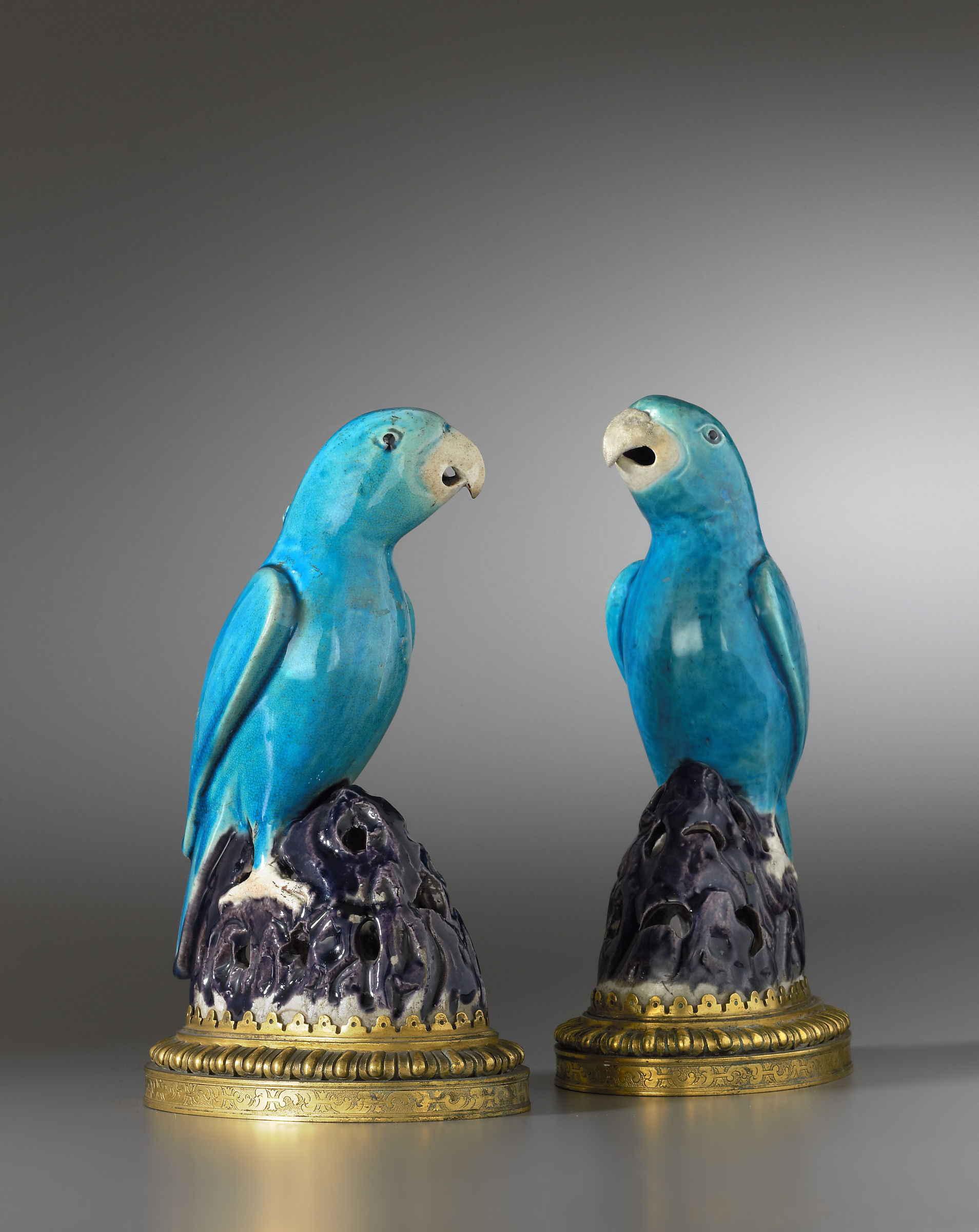 Unknown, A pair of Régence Kangxi parrots, The porcelain parrots