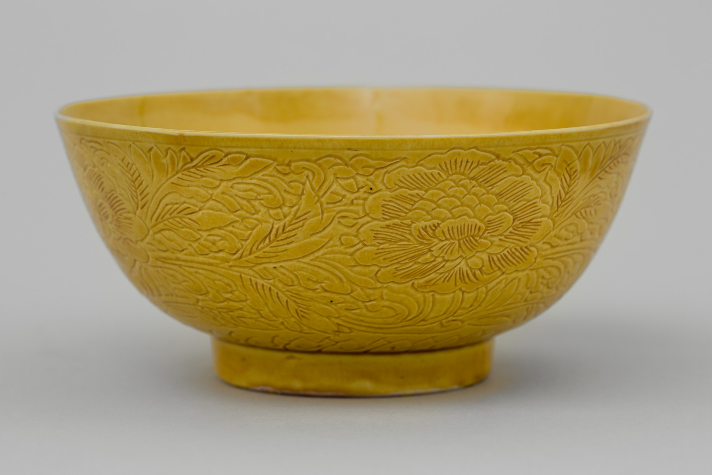 A RARE CHINESE YELLOW GROUND BOWL, Kangxi (1662 – 1722) | Anita Gray