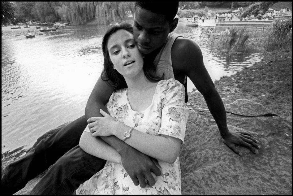 Bruce Davidson, USA, New York, Central Park, Young interracial couple, 1992