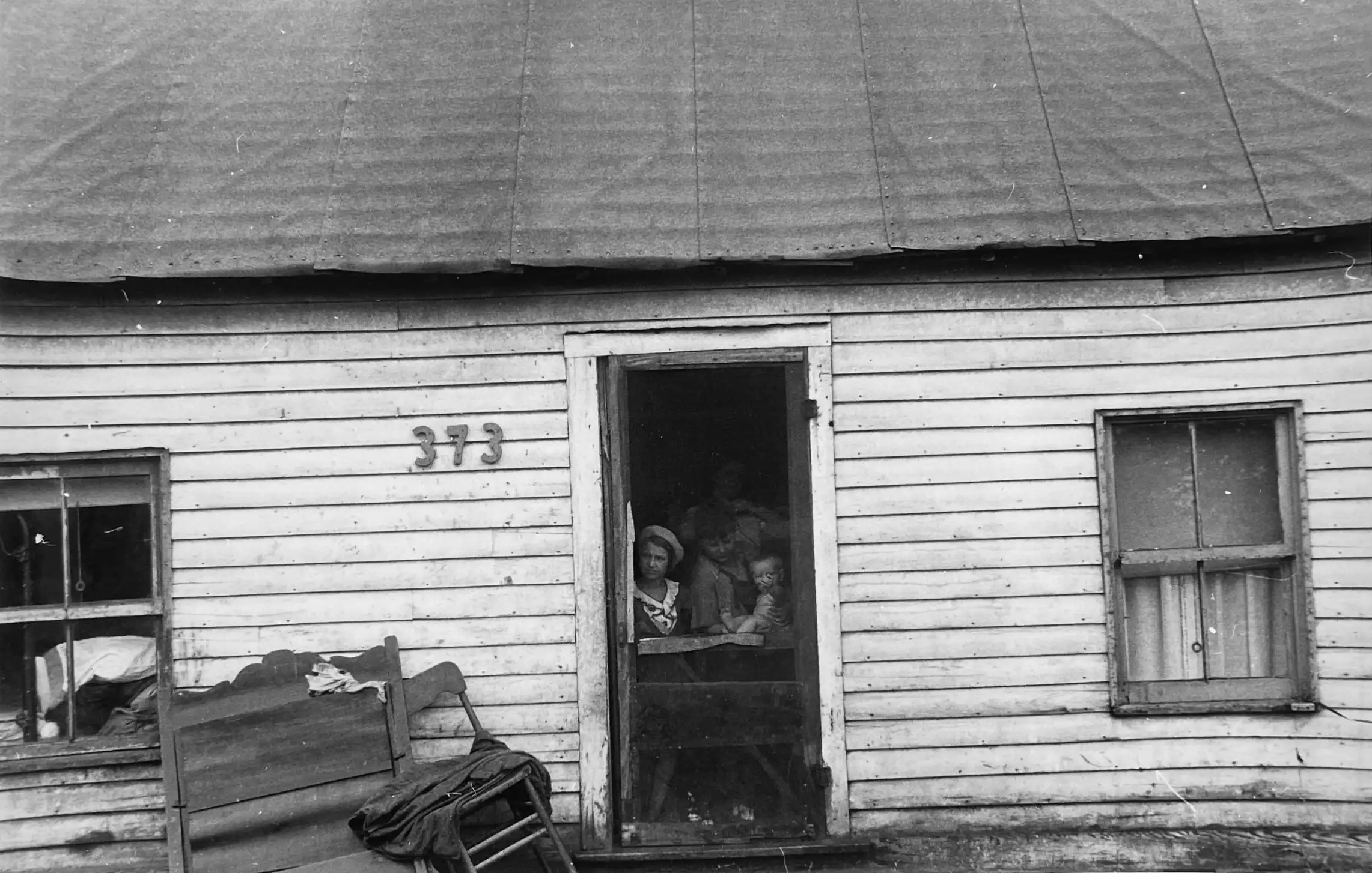 Dwellers in Circleville's %22Hooverville,%22