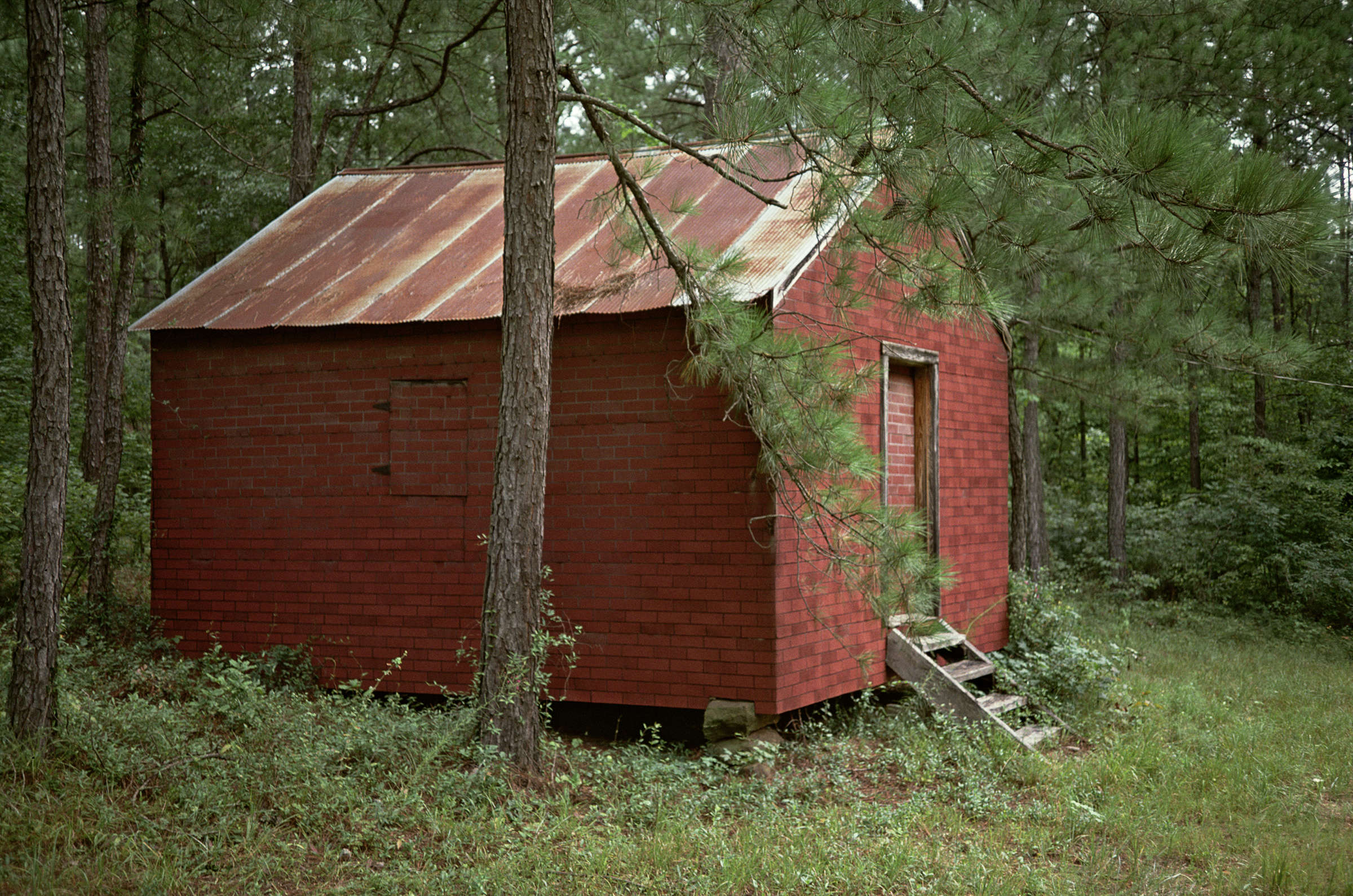 William Christenberry, Side of Red Building in Forest, Hale Co., Alabama, 1984