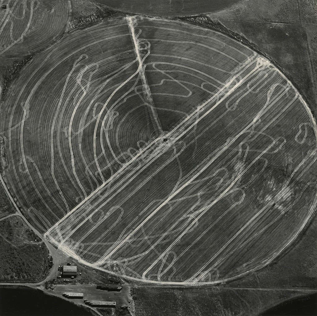 Emmet Gowin, Harvest Traffic over Agricultural Pivot near Hermiston, Oregon, 1991