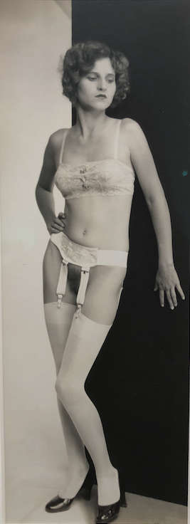 Draped Nude with circle, Bromografia 109