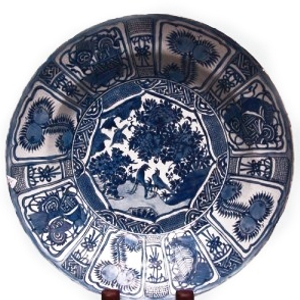 A LARGE CHINESE KRAAK DISH, Wanli (1573-1619)