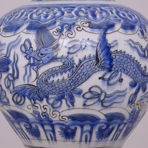 A BLUE AND WHITE PERSIAN SAFAVID JAR, 17th Century