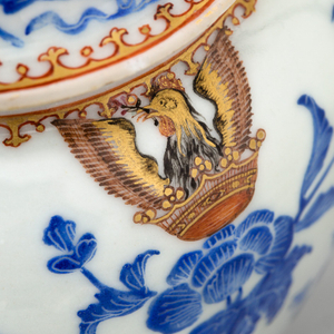 A CHINESE ARMORIAL TEAPOT AND COVER , Qianlong 1736-1795