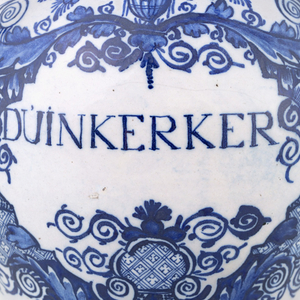 AN ANTIQUE DUTCH DELFT JAR, 18th century