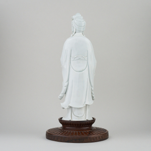 A CHINESE DEHUA FIGURE OF GUANYIN, 19th century