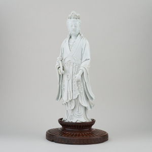 A CHINESE DEHUA FIGURE OF GUANYIN, 19th century