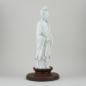 A CHINESE DEHUA FIGURE OF GUANYIN, 19th century