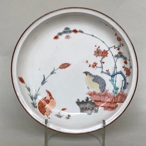 A PAIR OF JAPANESE 'KAKIEMON'-STYLE DISHES, Edo Period, circa 1700