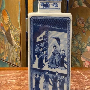 A Pair of Rare Chinese Kangxi Blue and White Flasks and Covers, Kangxi (1662 - 1722)