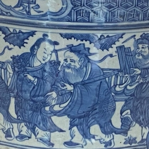 A LARGE IMPOSING CHINESE MING BLUE AND WHITE 'EIGHT IMMORTALS' TRIPOD CENSER, Wanli (1572 - 1620)