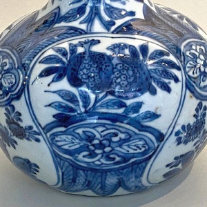A CHINESE BLUE AND WHITE DOUBLE GOURD VASE, Wanli (1572 – 1620)