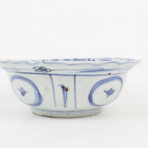 A CHINESE BLUE AND WHITE ‘KRAAK’ BOWL, Wanli (1572 – 1620)