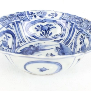 A CHINESE BLUE AND WHITE ‘KRAAK’ BOWL, Wanli (1572 – 1620)