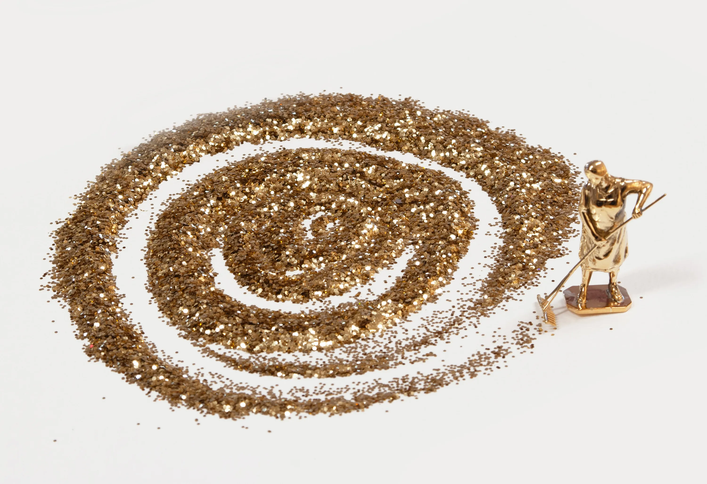 Liliana Porter, Woman Sweeping with Gold, 2025