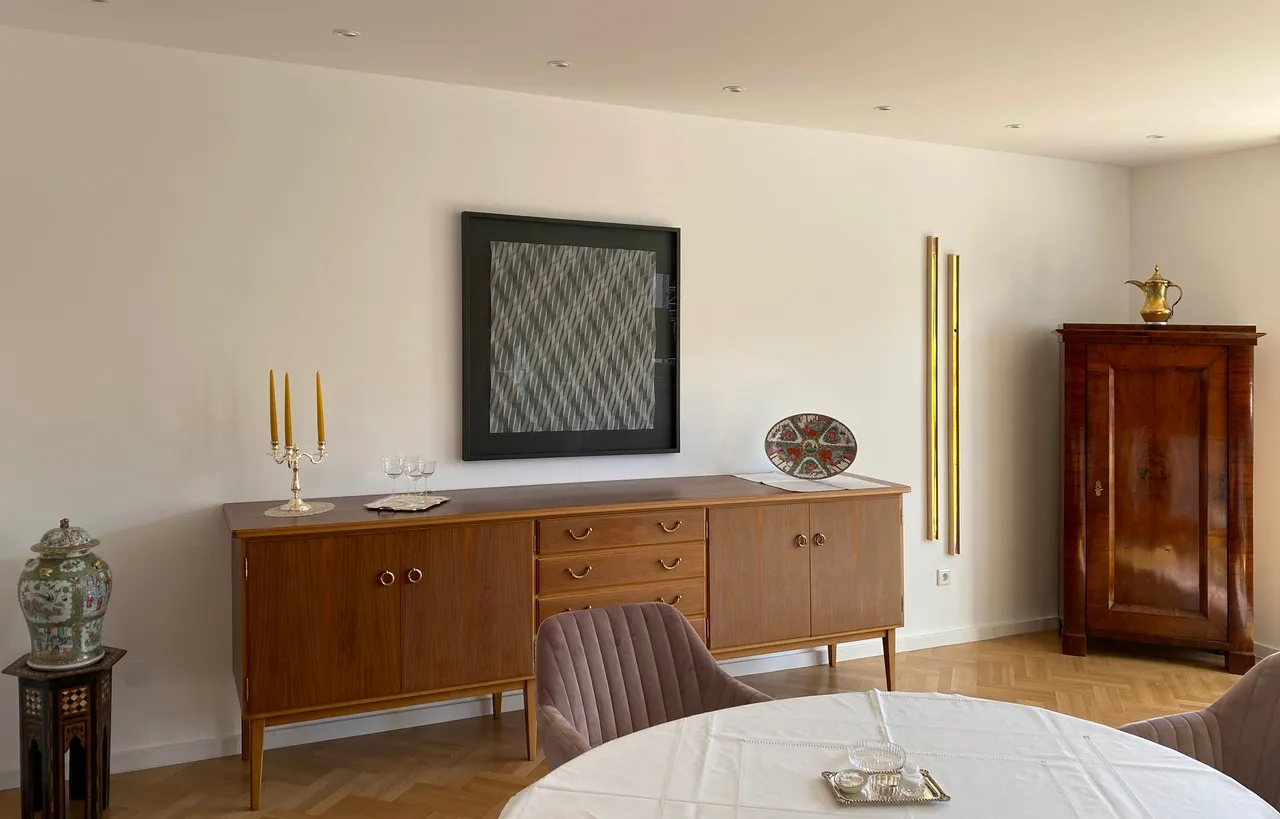 Tony Blackmore's '1-1-2-3: Displaced by 3 (White on Grey)'