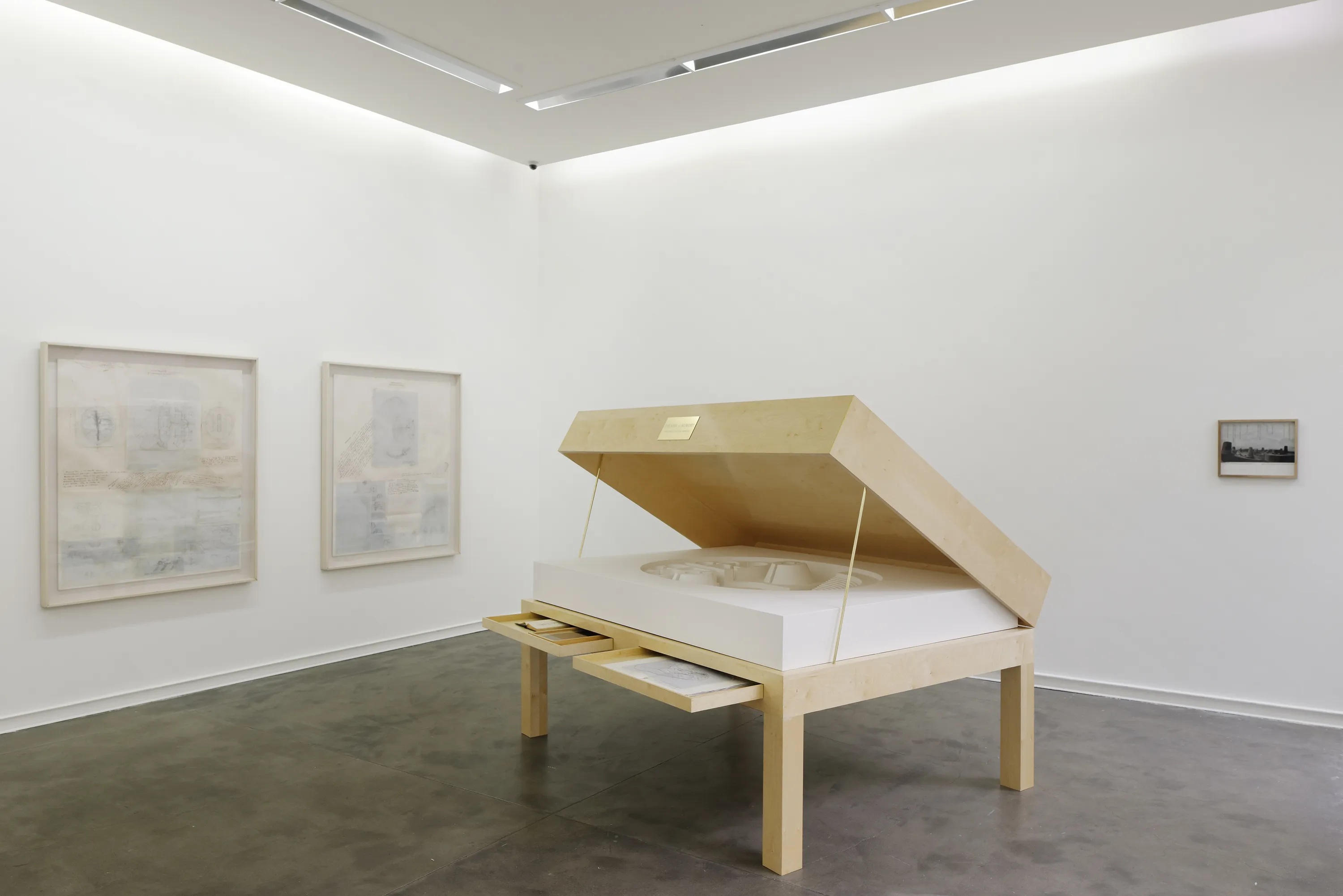 Depuis la fin des années 60 et leur séjour à la Villa Médicis à Rome, Anne et Patrick Poirier s’intéressent...