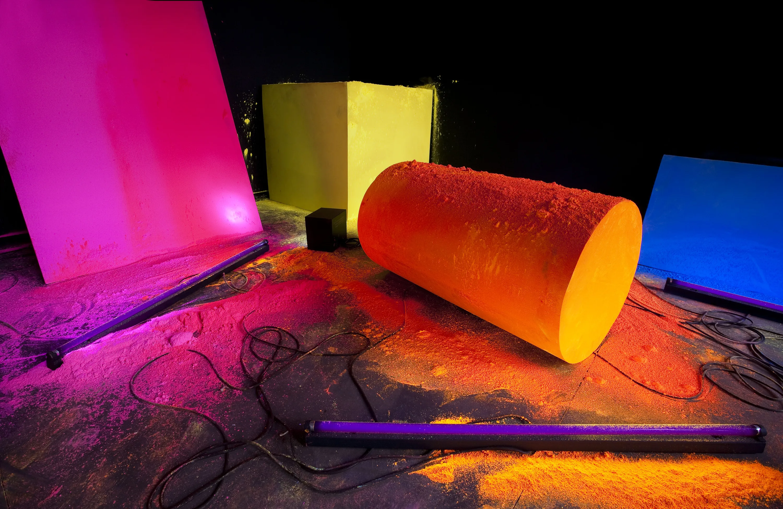 La quintessence de la conception esthétique de Keith Sonnier des années 1960 est résumée dans l'oeuuvre Dis-Play II. Cette installation...