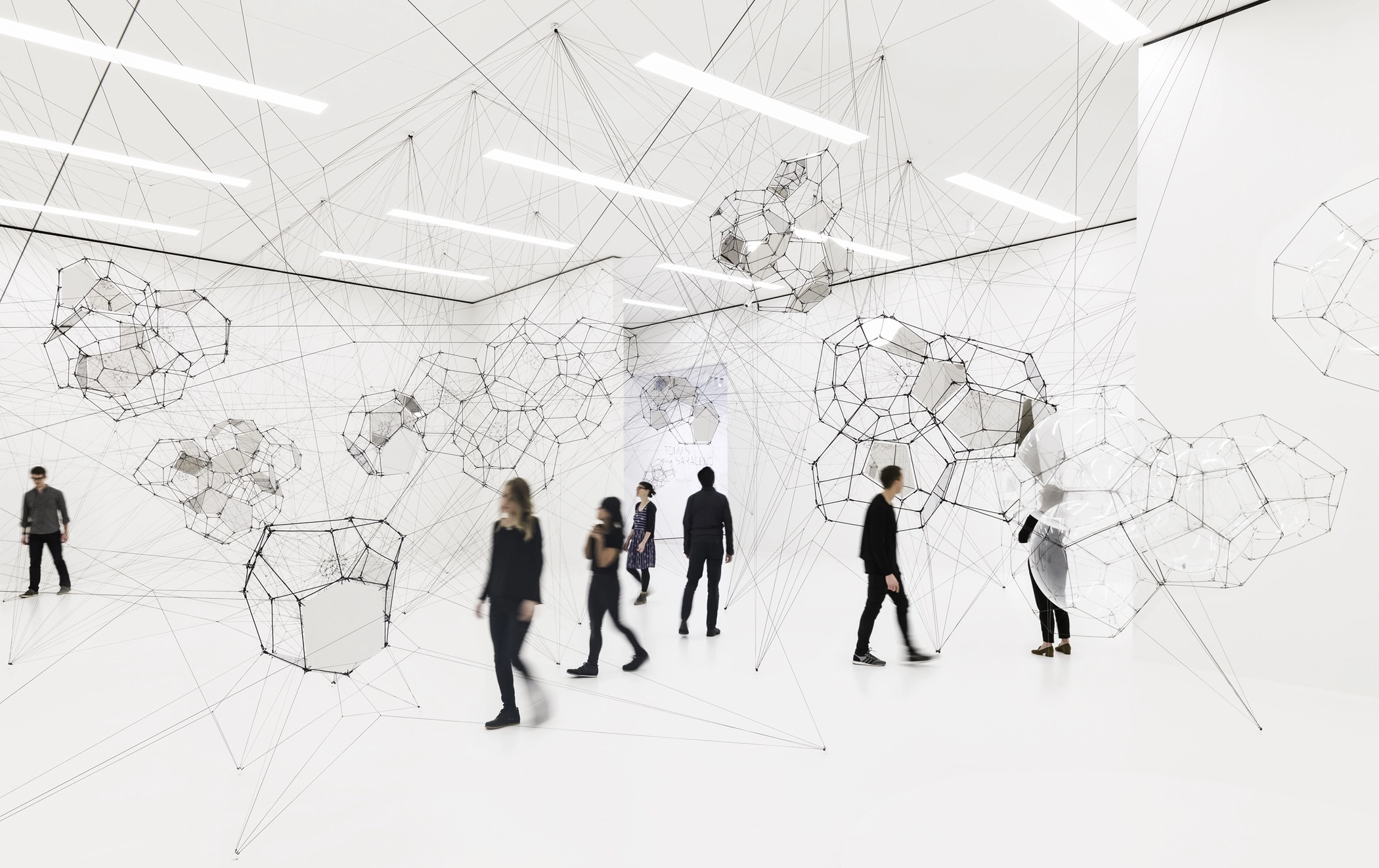 Stillness in Motion – Cloud Cities Tomás Saraceno