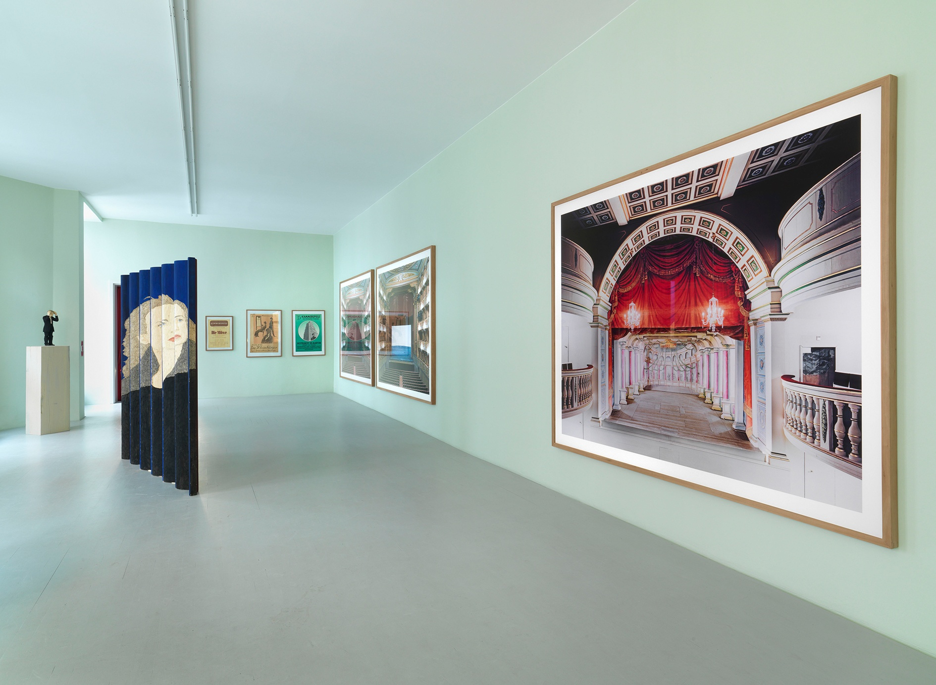 Konversationsstücke Akt III (kuratiert von Jens Hoffmann) Dan Graham / Katharina Fritsch / Candida Höfer / Stephan Balkenhol / Wilhelm...