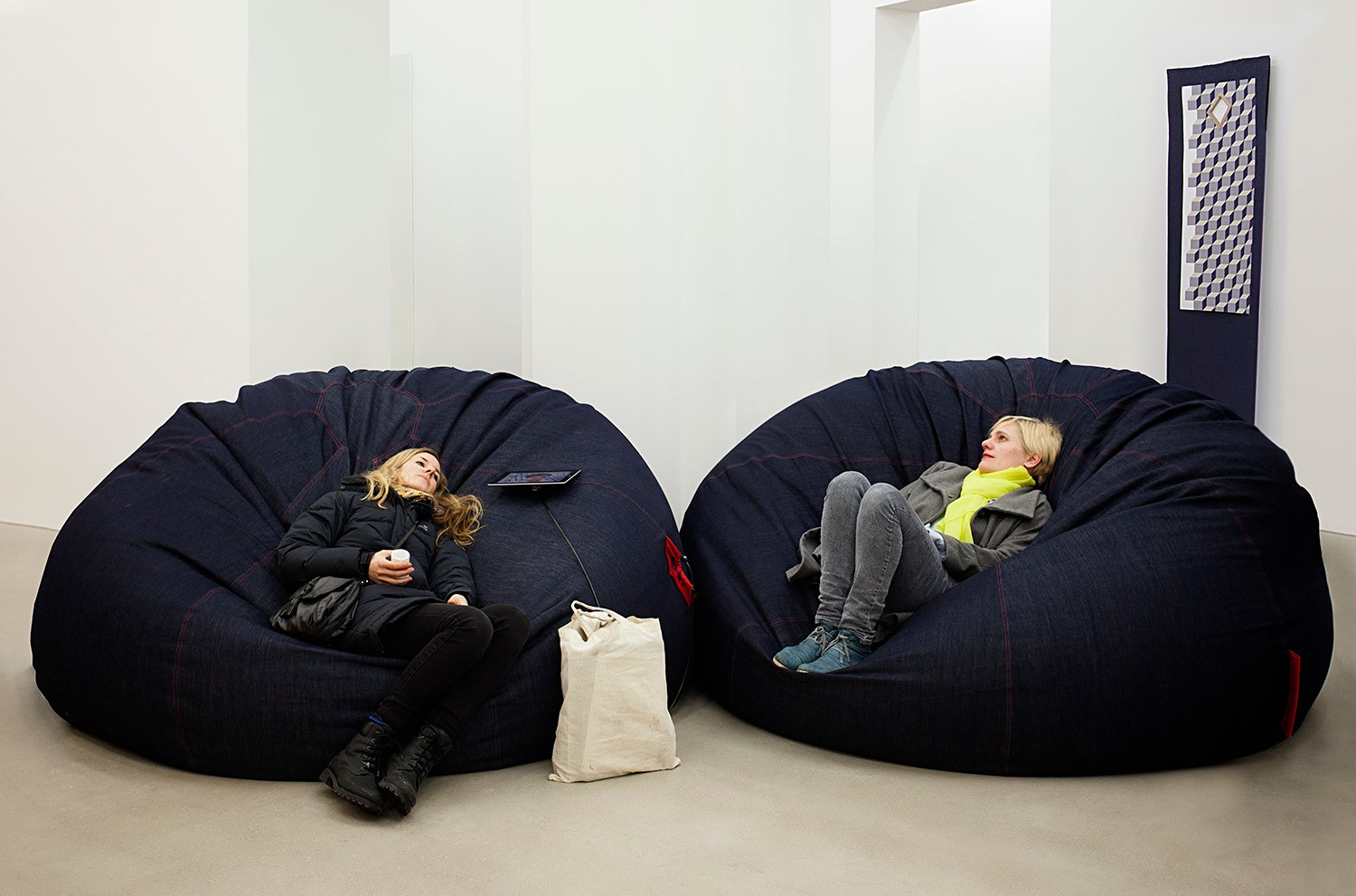 Extreme Tension. Art between Politics and Society Collection of the Nationalgalerie 1945 – 2000 With Angela Bulloch