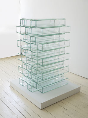 Untitled (10 x 4 mitre), 2009 low iron float glass 40 elements 120 x 58 x 74cm (photo: Aisling McCoy)