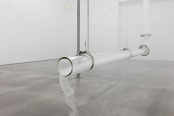 Morro Mundo, 2017 tubos de vidro, máquina de fumaça dimensões variáveis