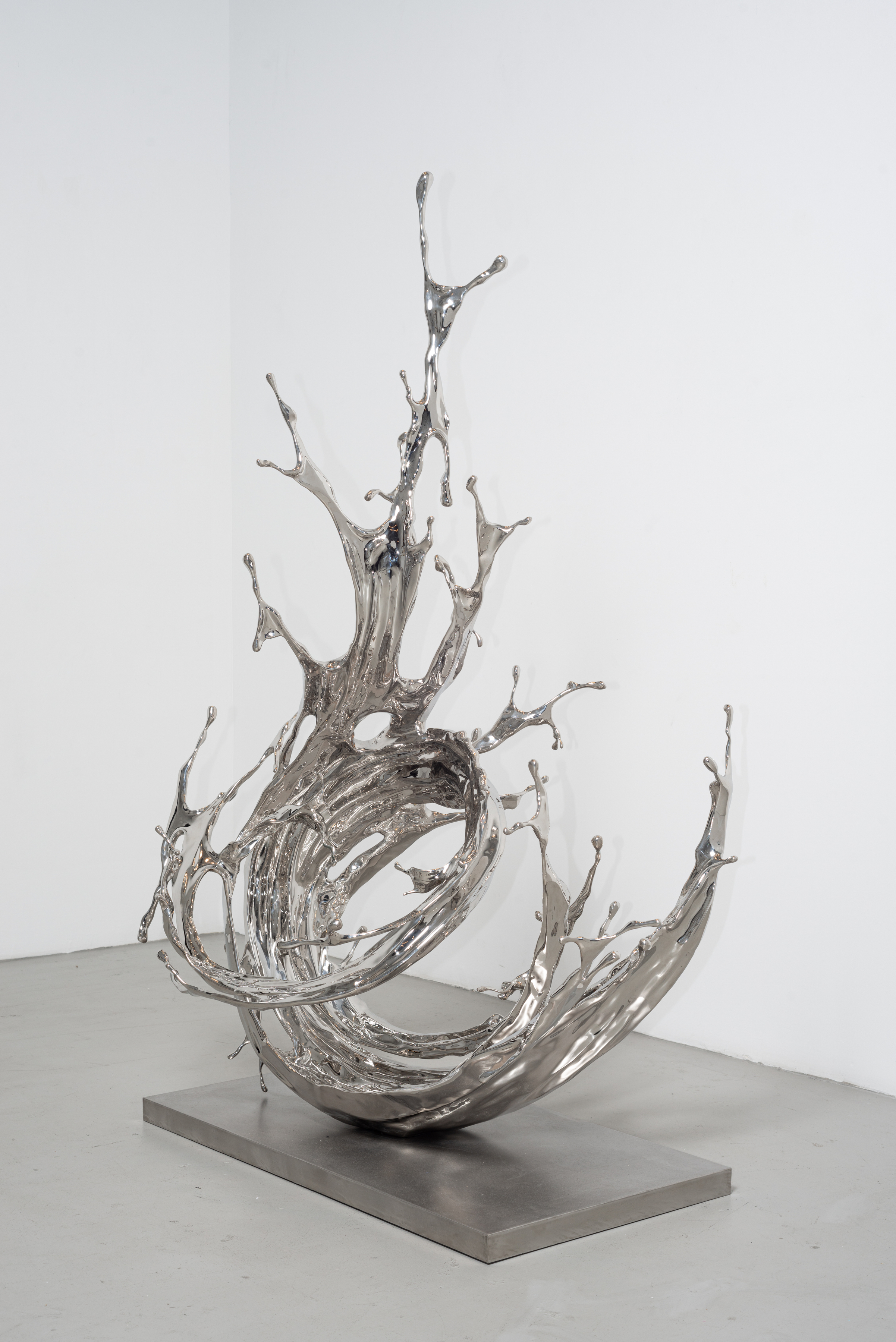 Water in Dripping - Cang Wave, 2024, stainless steel, 46.5 x 39.4 x 66.9 inches/118 x 100 x 170 cm