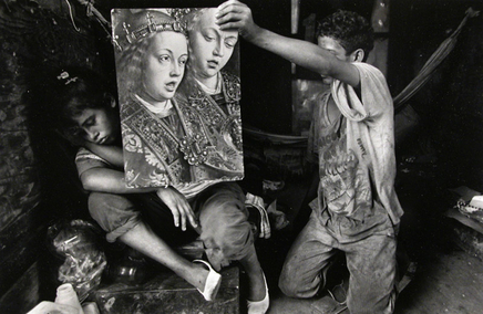 Larry Towell, Gloria (pregnant) living in abandoned trailer, San Salvador City Dump, Soyapango, 1991