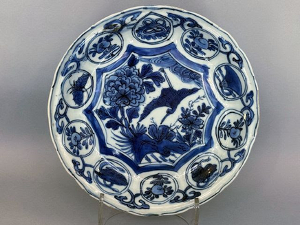 A CHINESE BLUE AND WHITE ‘KRAAK’ DISH, Wanli (1573 - 1620), c.1595-1610